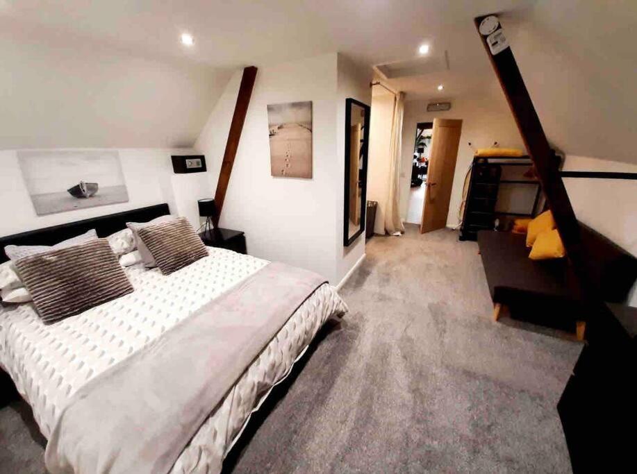 Lovely 1-Bedroom Serviced Apartment In Deal, Kent Ngoại thất bức ảnh